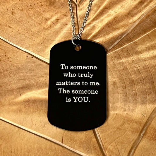 Laatta kaulakoru omalla tekstillä