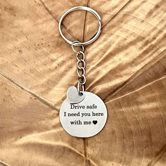 Pyöreä avaimenperä omalla tekstillä