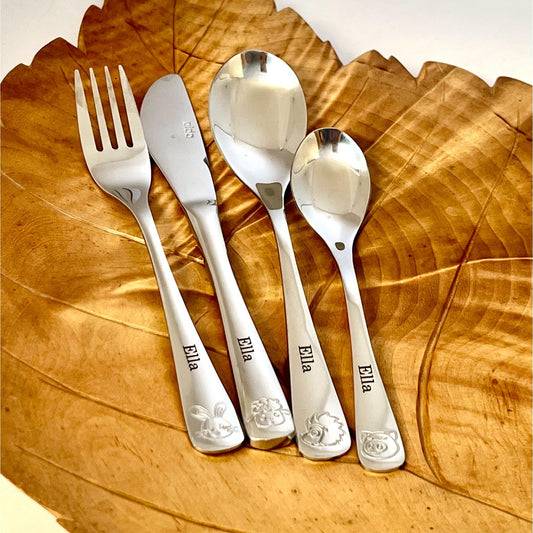 Lasten eläin aterimet nimikoituna