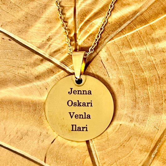 Pyöreä kaulakoru omalla tekstillä