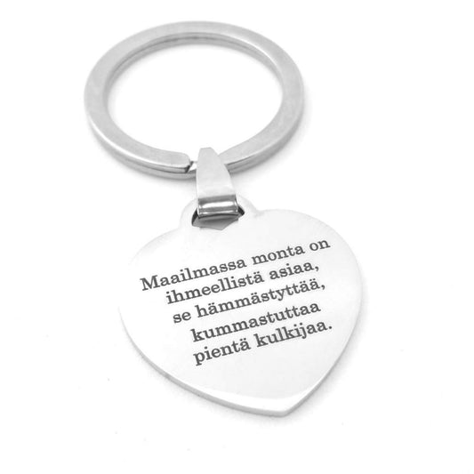Sydämenmuotoinen avaimenperä omalla tekstillä