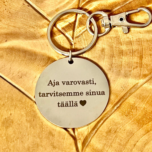 Laadukas pyöreä avaimenperä omalla tekstillä