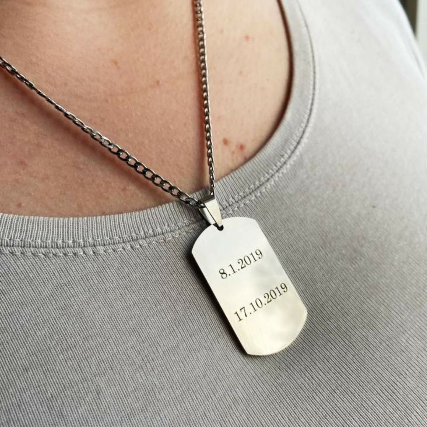 Teräslaatta kaulakoru omalla tekstillä