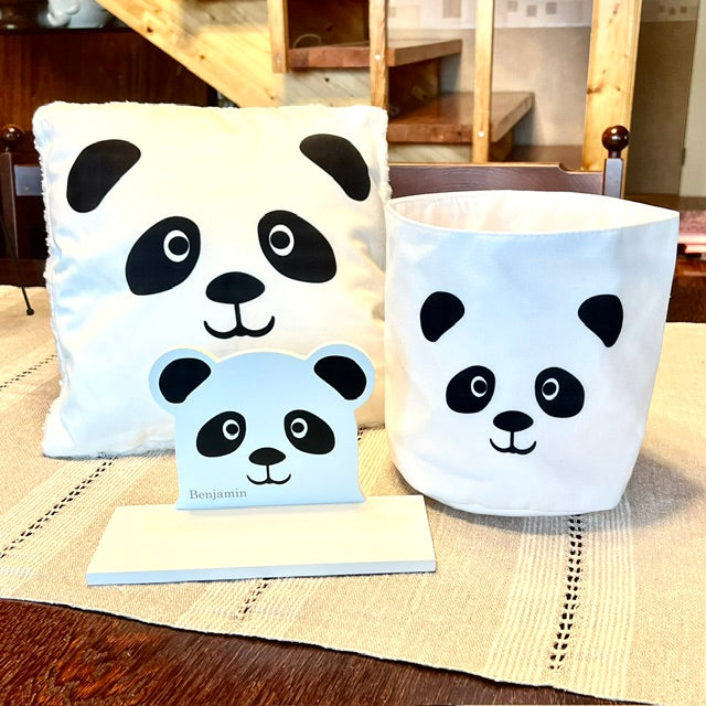 Panda tuotteet, tyyny, kori ja hylly. Panda hyllyyn saa lapsen nimen.