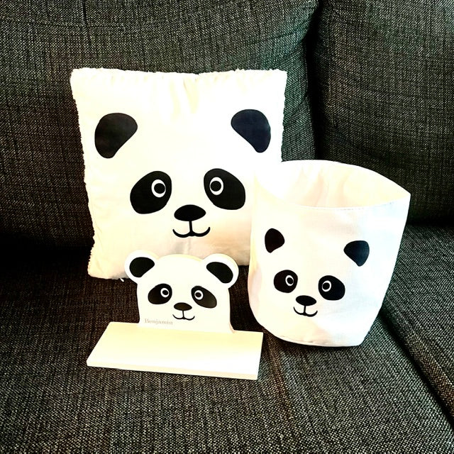 Panda tyyny, panda säilytyskori, panda hylly, jossa nimi Benjamin.