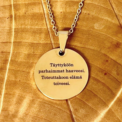 Pyöreä kaulakoru omalla tekstillä