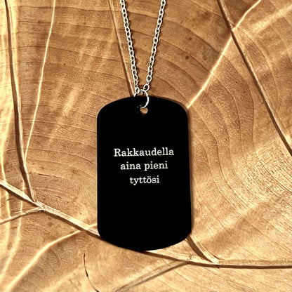 Laatta kaulakoru miehelle omalla tekstillä