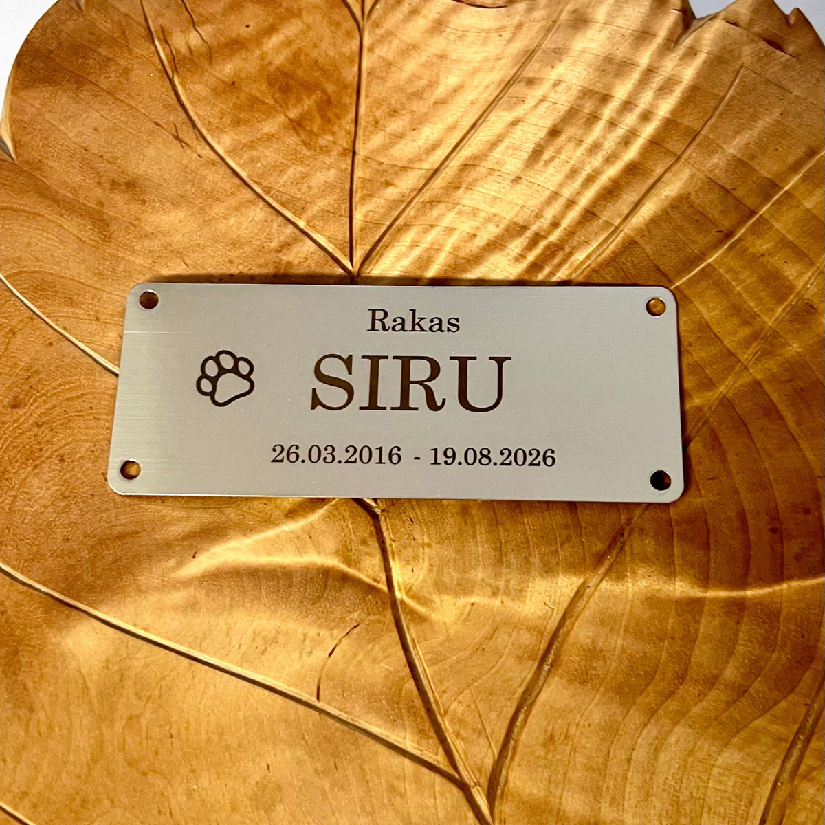 Muistolaatta lemmikille ja rakkaalle ystävälle