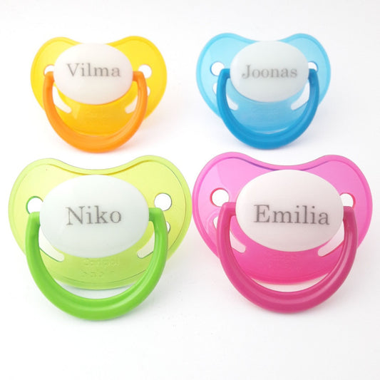 Pimeässä hohtava nimitutti vauvalle