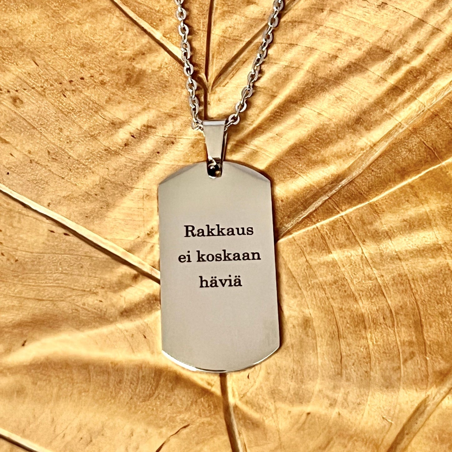 Teräslaatta kaulakoru miehelle - omalla tekstillä