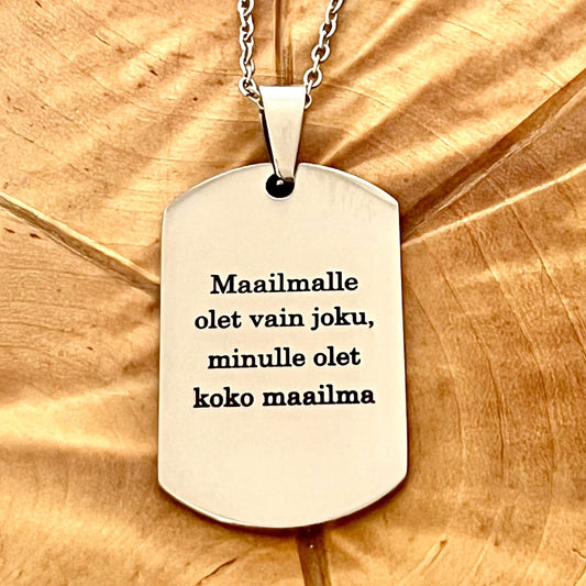 Teräslaatta kaulakoru omalla tekstillä