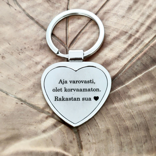 Sydän avaimenperä omalla tekstillä