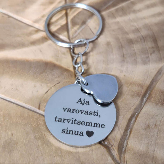 Pyöreä avaimenperä omalla tekstillä