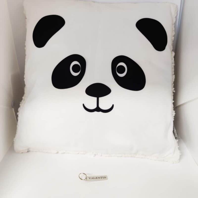 Panda tyyny ja nimilaatta, jossa nimi valentin