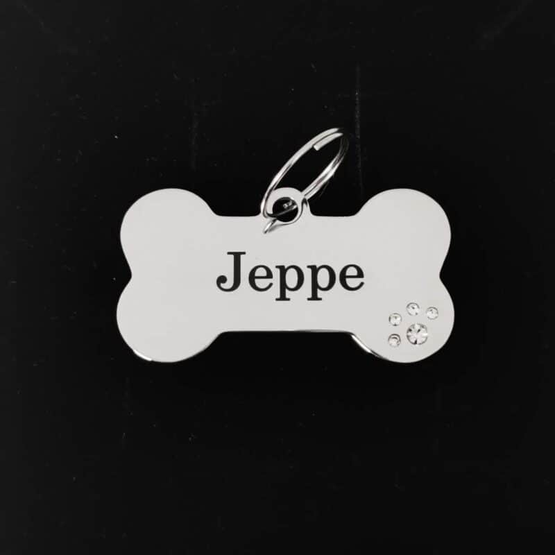 Kimaltava nimilaatta koiralle nimellä Jeppe